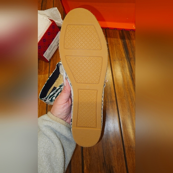 **NIB**Tory Burch Color Block Leather Espadrille, Ivory Desert Bloom/Navy Nappa - Picture 2 of 9